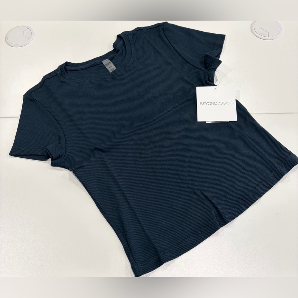 Beyond Yoga Women's Medium Rib Baby Tee Nocturnal Navy Blue NWT T-Shirt Cropped